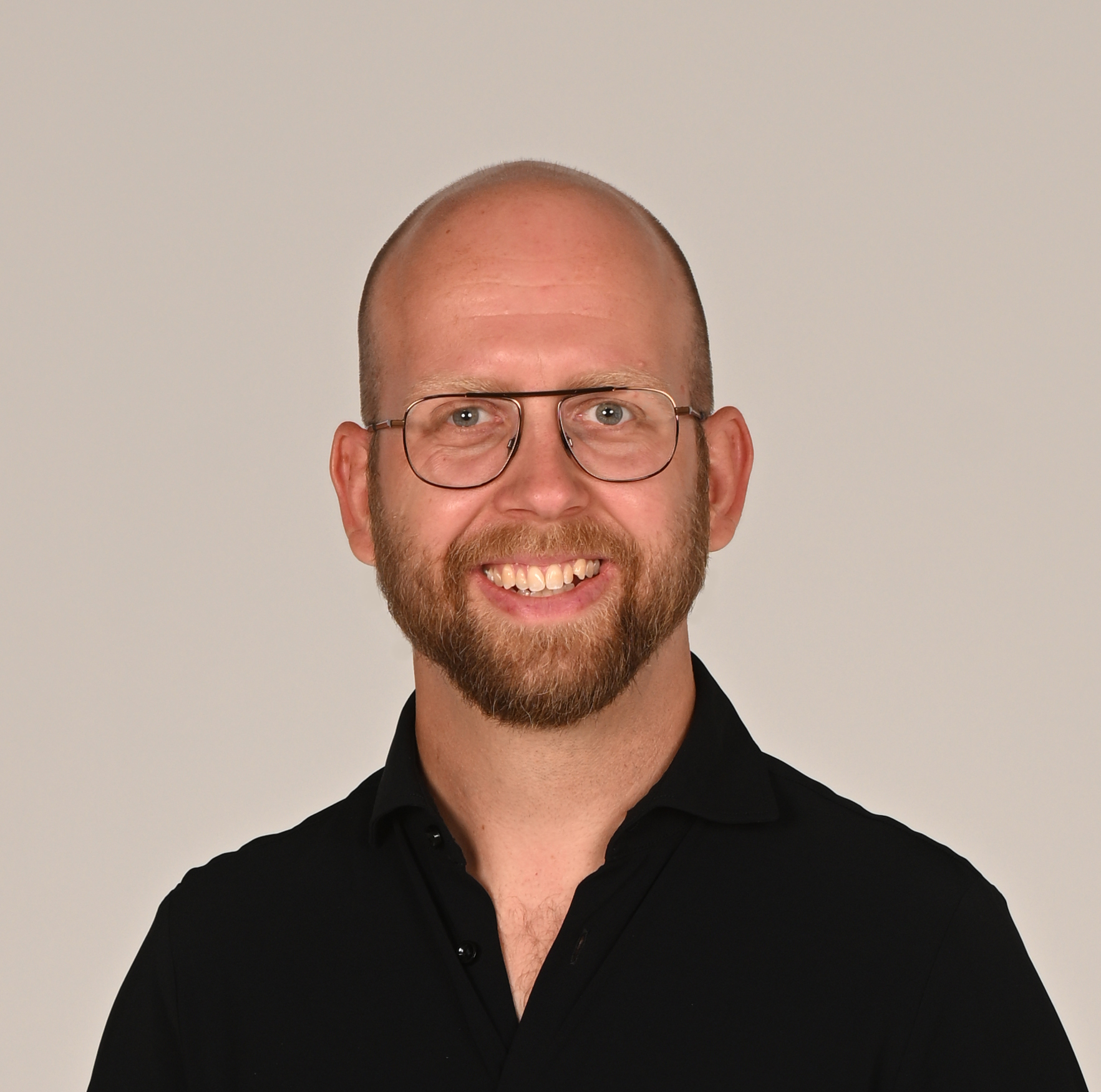 Portretfoto van Bas Prins, FortyTwoAI, mede-organisator van de AI-studiereis naar China